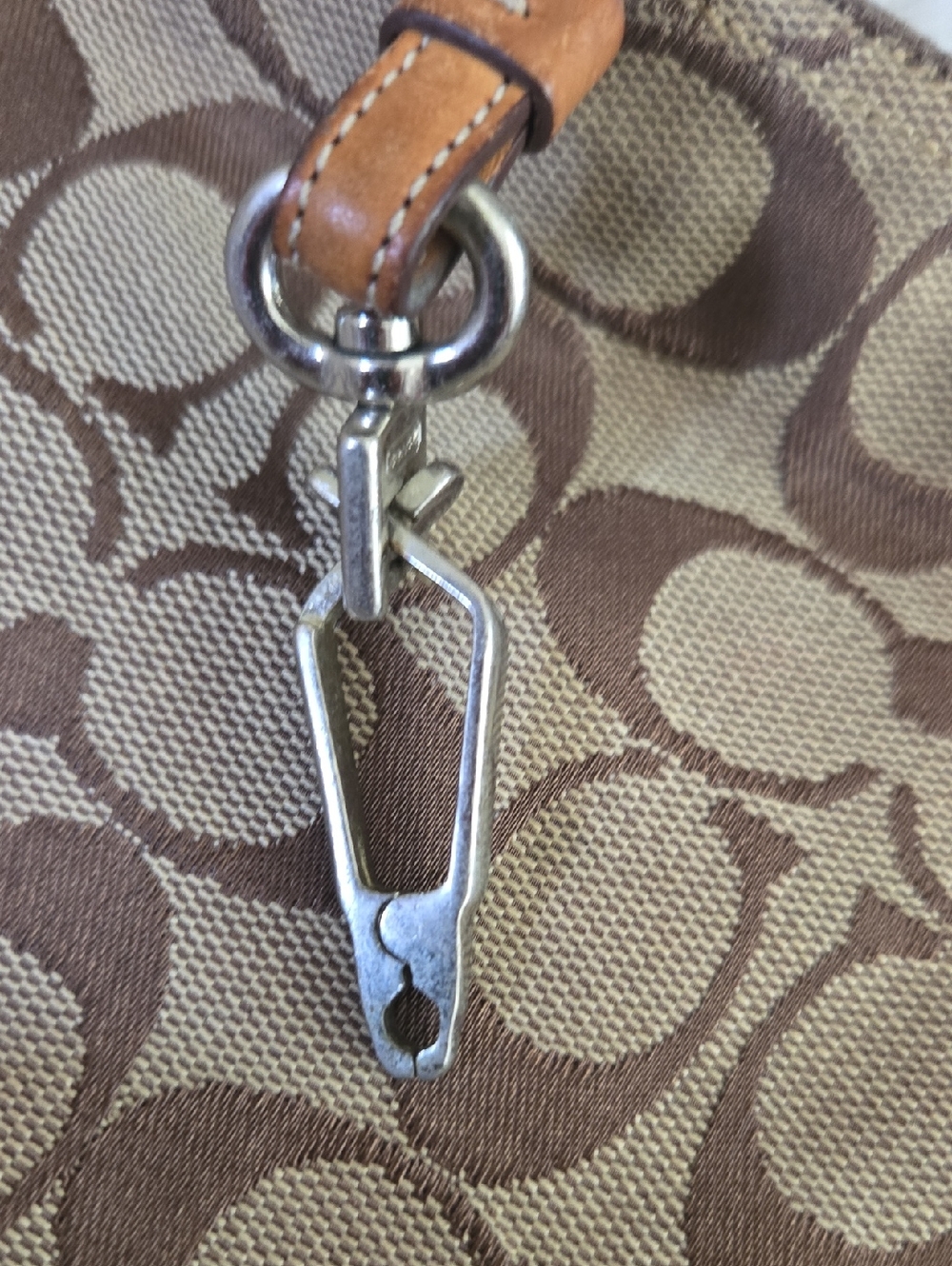 Coach Signature Clip Vintage  Canvas Shoulder Bag in Brown/Tan - Picture 7 of 12